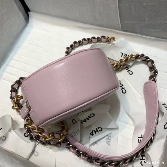 First Bag Ru CHANELUTCH 19 WITH CHAIN CHANEL 0724